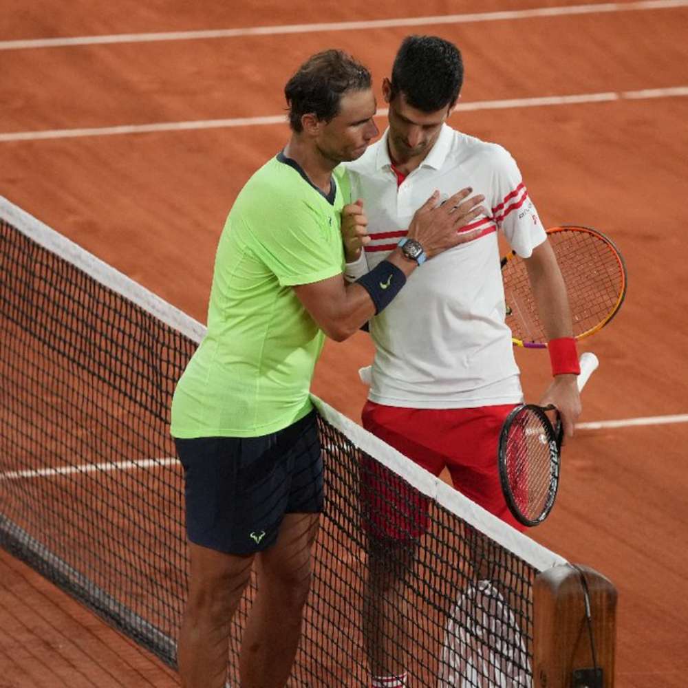 Przy problemach zdrowotnych Rafaela Nadala, szanse Serba Novaka Djokovicia na triumf w Paryżu na pewno wzrosły.
