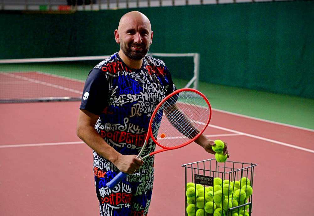 - Tenis to moja pasja, sposób na odreagowanie stresów i naładowanie akumulatorów przed trudami tras koncertowych - mówi Radek Bielecki.