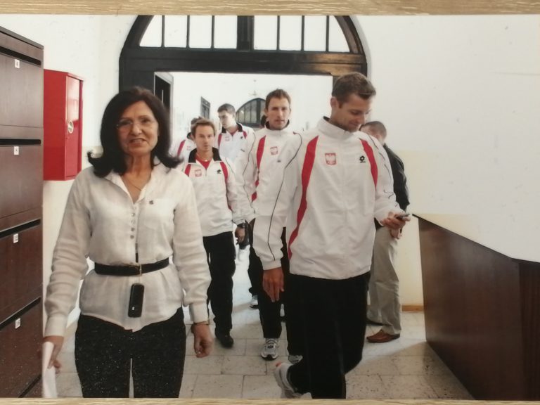 Renata Sokołowska i reprezentacja Polski w Pucharze Davisa sprzed lat: Mariusz Fyrstenberg (obecny kapitan), Łukasz Kubot, a w tle Radek Szymanik i Jerzy Janowicz.