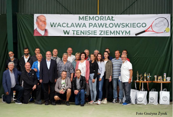 Uczestnicy i goście tenisowego Memoriału Wacława Pawłowskiego.