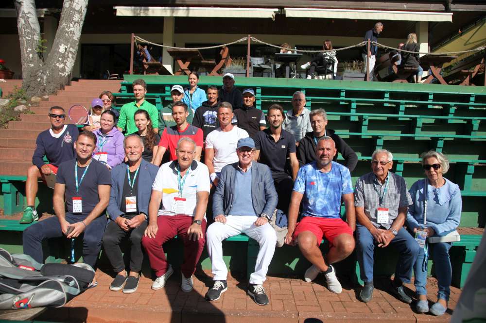W Mistrzostwach Polski Trenerów Tenisa, które odbyły sie na kortach Arki Gdynia wzięło udział blisko pięćdziesięcioro trenerów, instruktorów i animatorów tenisa.