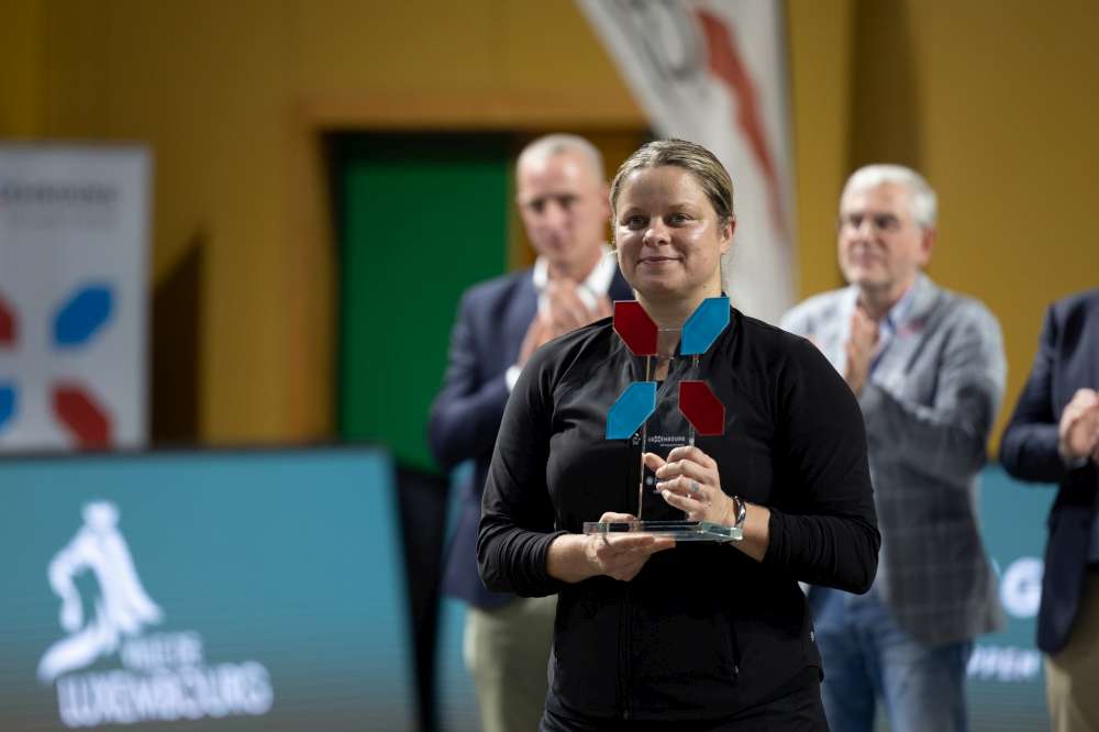 Kim Clijsters z pucharem za wygraną w Luksemburgu. Fot. Luxembourg Ladies Tennis Masters 2022