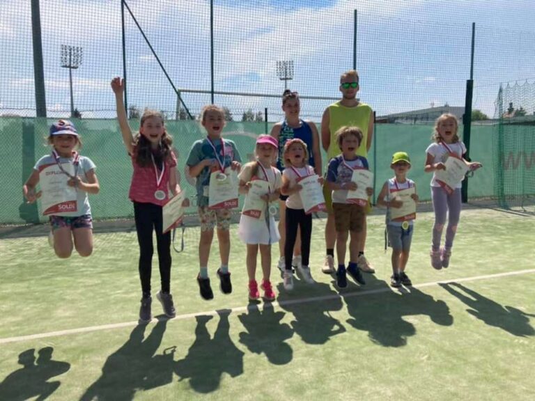 Wspólnie realizujemy program Tenis10. W naszej szkole prowadzimy treningi mini tenisa dla dzieci od 4. roku życia – mówi Michał Solarz, trener i właściciel klubu..