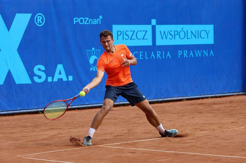Piotr Matuszewski ze swoim chorwackim partnerem awansował do II rundy turnieju w Walencji.