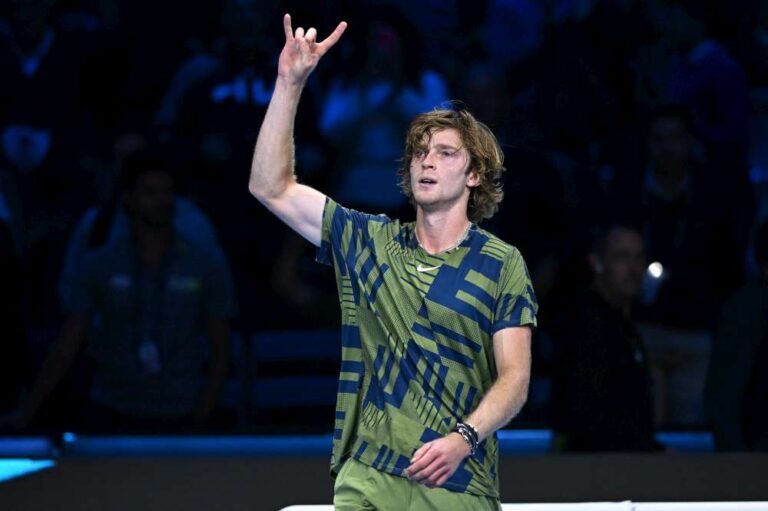 W pierwszym meczu w środę Andriej Rublow zagra z Serbem Novakiem Djokoviciem. Fot. Nitto ATP Tour/ATP Finals 2022