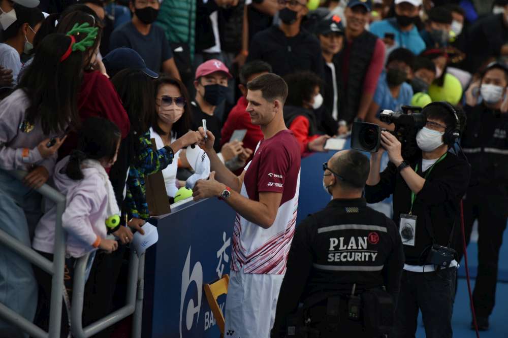 "Dziękuję wszystkim, którzy przyszli na mecz i mnie wspierali" - napisał Hubert Hurkacz w mediach społecznościowych. Fot. Hong Kong International Tennis Challenge 2022/Twitter H. Hurkacz
