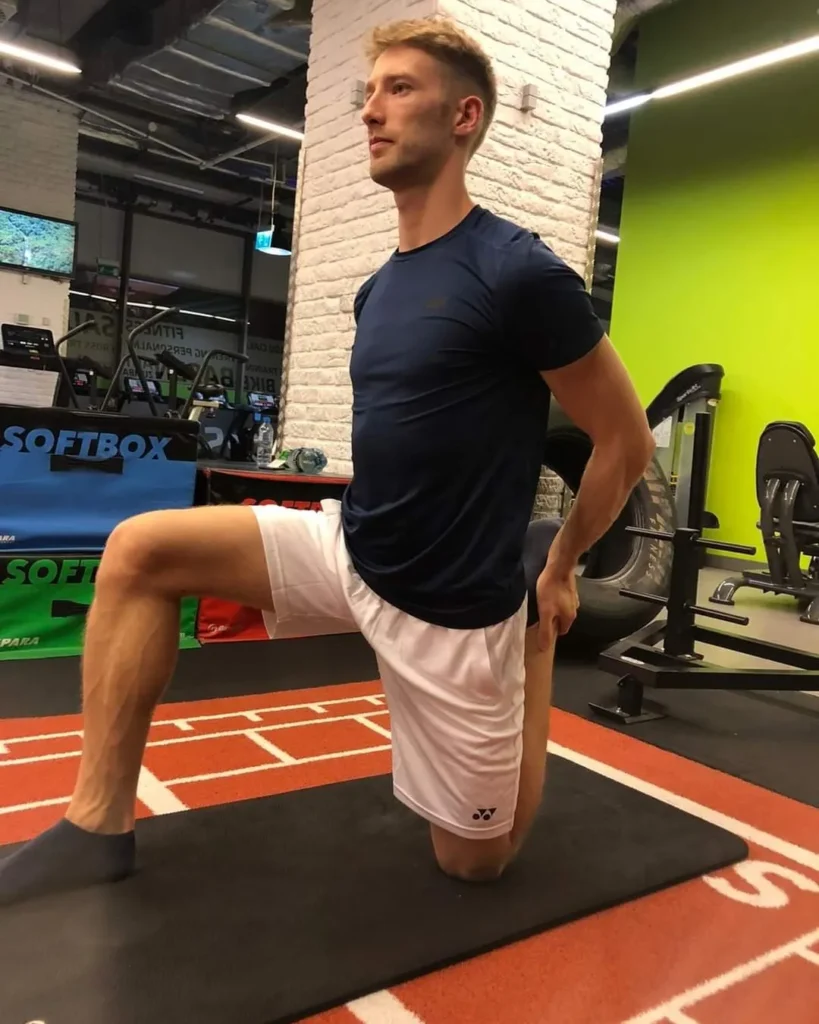 Jędrzej Myszkowski dużo czasu spędza w siłowni.