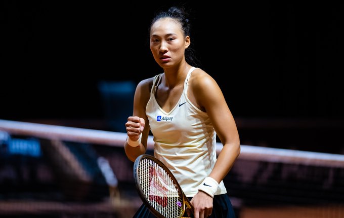 Zheng Qinwen w poniedziałek pokonała Amerykankę Alycię Parks. Fot. Porsche Tennis Grand Prix 2023