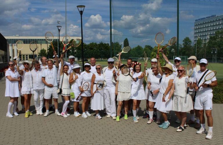 Uczestnicy VI Mikstowego Turnieju Polibuda Retro Cup.
