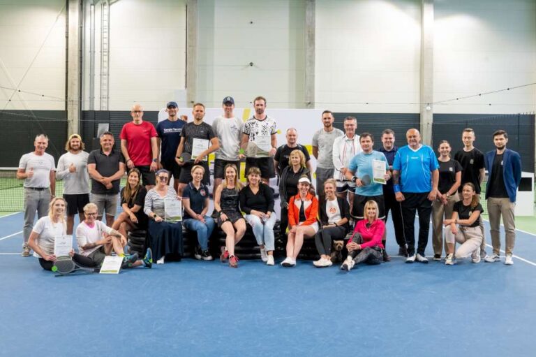 Uczestnicy turnieju Tennis Challenge na kortach Leszno Tenis Klub.