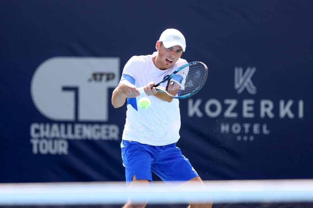 Kacper Żuk pokonał Norwega Viktora Durasovicia i awansował do ćwierćfinału challengera ATP w Kozerkach. Fot. Piotr Kucza/LOTTO Kozerki Open 2023