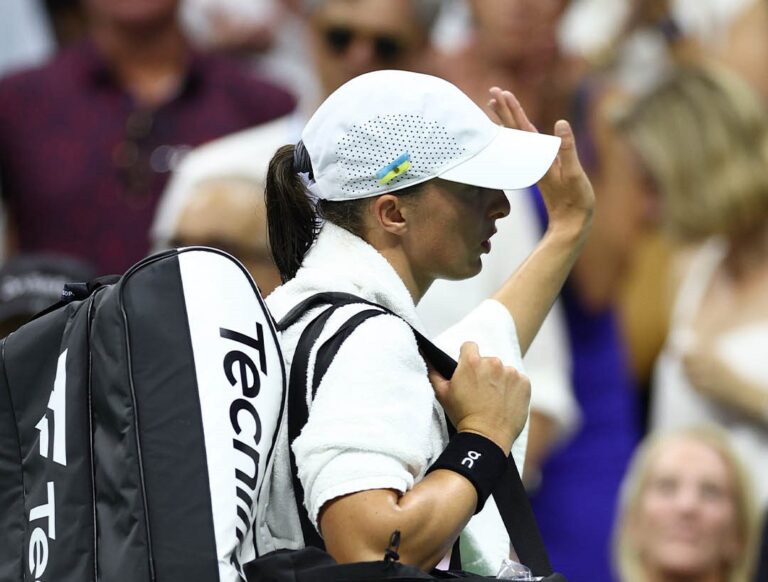 Iga Świątek po raz czwarty w karierze przegrała z łotewską tenisistką Jeleną Ostapenko i odpadła z turnieju w Nowym Jorku. Fot. US Open 2023/WTA Tour