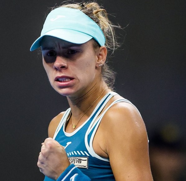 Magda Linette pokonała Victorię Azarenkę i zameldowała się w drugiej rundzie turnieju w Pekinie. Fot. China Open 2023/WTA