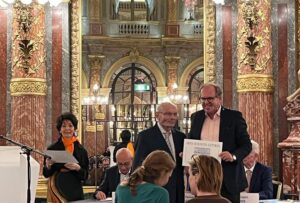 Gala, w której uczestniczył Wojciech Fibak odbyła się w Sali Balowej paryskiego Grand Hotelu. Fot. Archiwum W. Fibak
