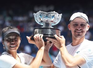 Hsieh Su-wei, tenisistka Chińskiego Tajpej oraz Jan Zieliński zostali mistrzami wielkoszlemowego turnieju Australian Open 2024 w grze mieszanej. Fot. Australian Open 2024