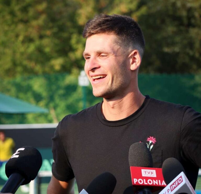 - Oczywiście cieszę się z ósmej pozycji. Ale na pewno cały czas chcę poprawiać swoją grę i umiejętności, żeby ten ranking był coraz wyższy - mówi Hubert Hurkacz. Fot. Olga Pietrzak