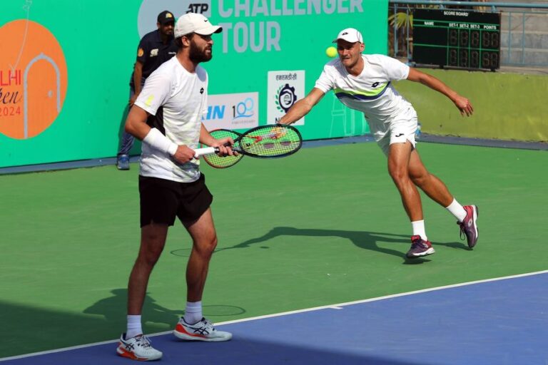 Piotr Matuszewski razem z Australijczykiem Matthew Christopherem Romiosem wygrał w sobotę challenger Dehli Open rangi ATP 75. Fot. Dehli Open