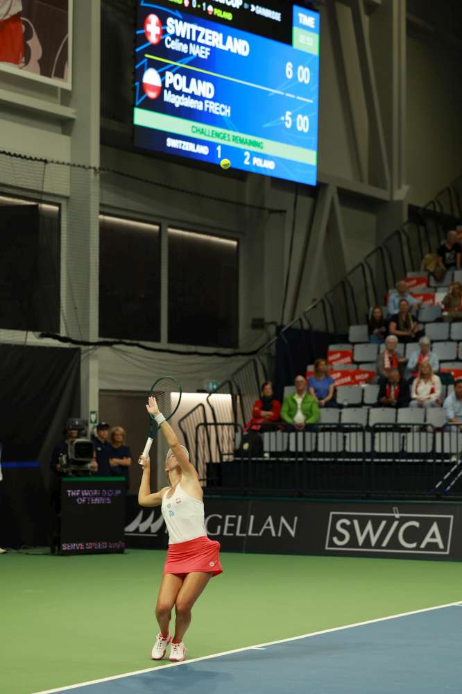 - Oczywiście był to bardzo ciężki mecz i nie spodziewałam się, że rywalka zagra aż tak bardzo dobrze. Ale Billie Jean King Cup to są trochę inne zawody, gra się tutaj dla kraju - powiedziała po meczu Magdalena Fręch. Fot. Monika Piecha/PZT
