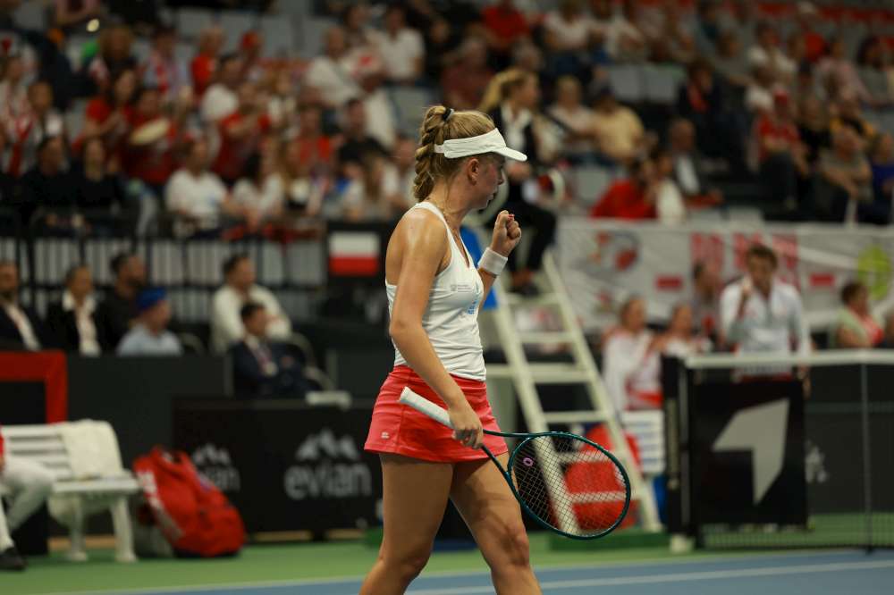 Magdalena Fręch po wyczerpującym spotkaniu pokonała Celine Naef i dzięki temu reprezentacja Polski prowadzi po pierwszym dniu 2:0 ze Szwajcarią. Fot. Monika Piecha/PZT