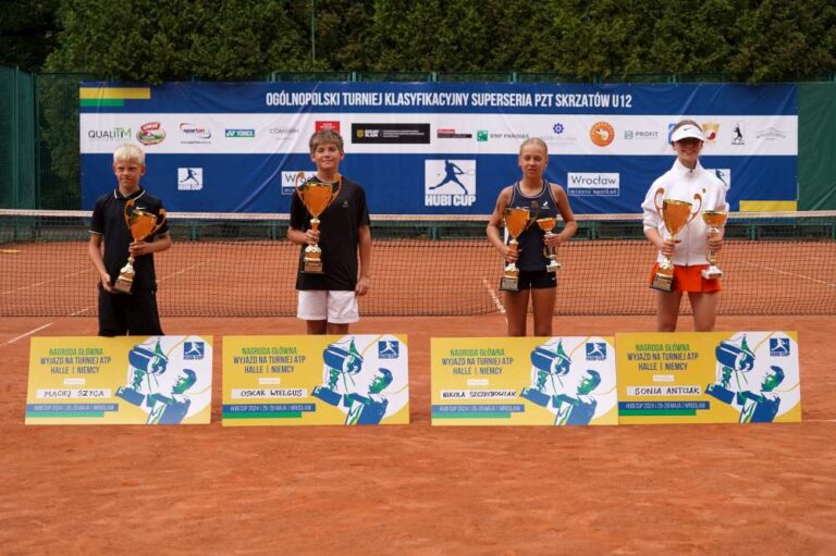 Od lewej: Maciej Szyca, Oskar Wielgus, Nikola Szczechowiak, Sonia Antczak. Fot. Hubi Cup 2024