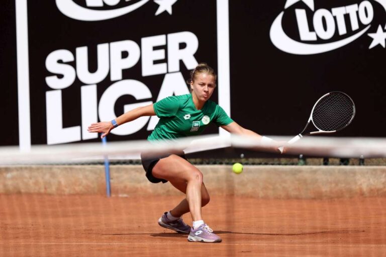 Na inaugurację rywalizacji w Złotoryi reprezentantka Polski w Billie Jean King Cup Maja Chwalińska ograła bez problemów Ewę Czapulak z ZTT. Fot. LOTTO SuperLIGA