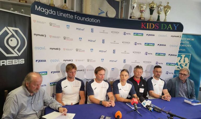 Od lewej na zdjęciu: Jacek Muzolf, Konrda Mularczyk, Mark Gellard, Magda Linette, Iain Hughes, Cassiano Costa i Tomasz Szponder. Fot. Tenis Magazyn