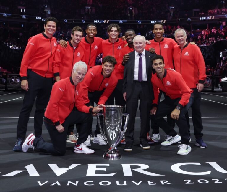 Drużyna Świata, której kapitanem jest John McEnroe broni trofeum zdobytego w roku 2023 w Vancouver. Fot. Laver Cup 2023/ATP