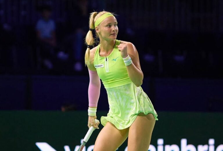 wygraną ekipy Słowacji przypieczętowała już w drugim meczu singlowym prezentująca ostatnio bardzo dobrą formę Rebecca Sramkova (43. WTA)