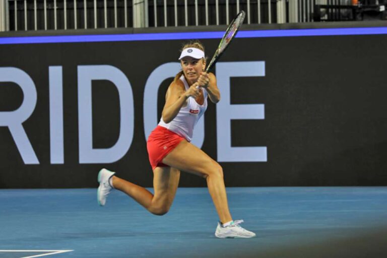 Magdalena Fręch odpadła w drugiej rundzie turnieju WTA 500 Brisbane International przegrywając z Holenderką Suzan Lamens. Fot. International Tennis Federation/Billie Jean King Cup