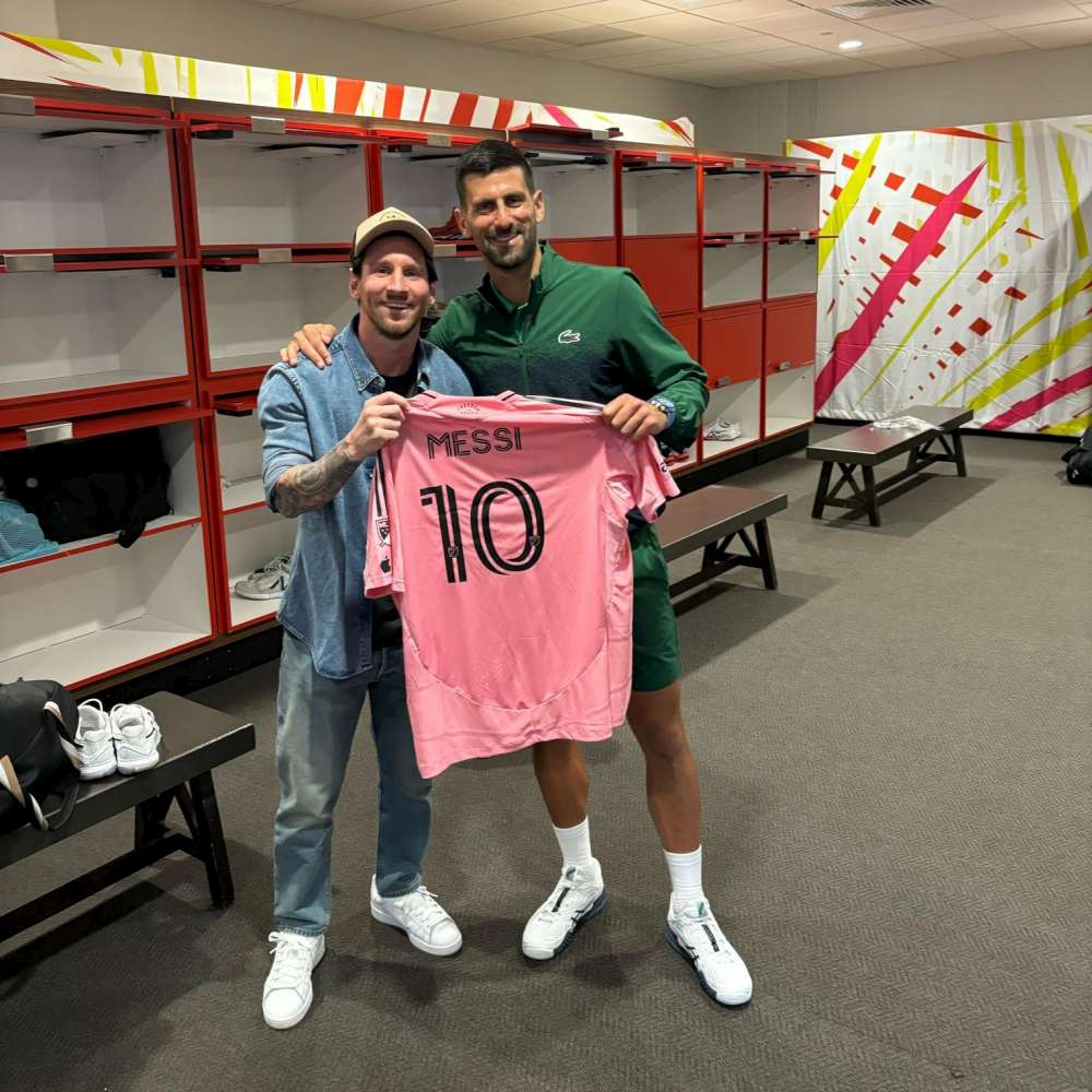 Dwie wielkie gwiazdy światowego sportu: Lionel Messi, piłkarz Interu Miami i Novak Djoković. Fot. Miami Open 2025