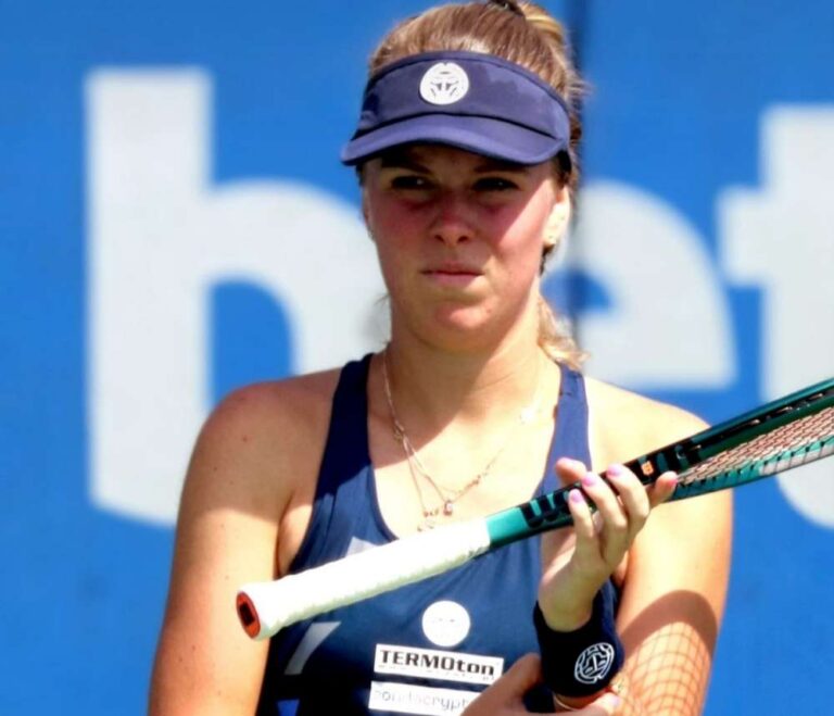 Magdalena Fręch nadal nie może się w trwającym sezonie 2025 odnaleźć... Fot. David Kozubek/Tenis Photo