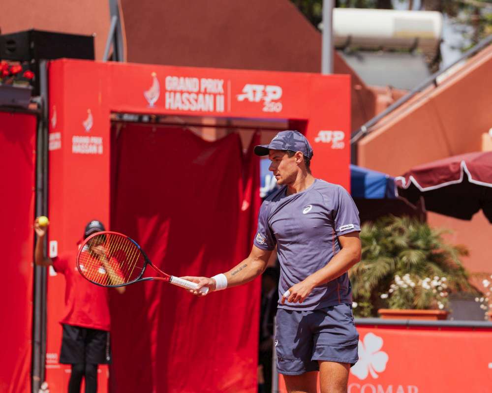 Kamil Majchrzak dotarł do półfinału singla w Marrakeszu i dzięki dobremu wynikowi awansował na 102. miejsce rankingu ATP.. Fot. Grand Prix Hassan II/ATP Tour