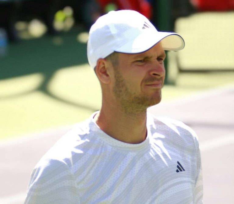 Hubert Hurkacz odpadł w drugiej rundzie tysięcznika w Madrycie. Fot. Tenis Photo/David Kozubek