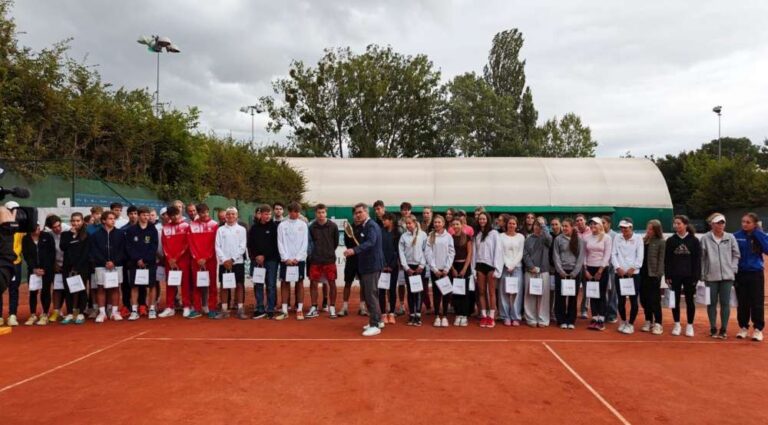 Uczestnicy 56. edycji Bohdan Tomaszewski Cup podczas ceremonii otewarcia. Fot. Olga Pietrzak/PZT