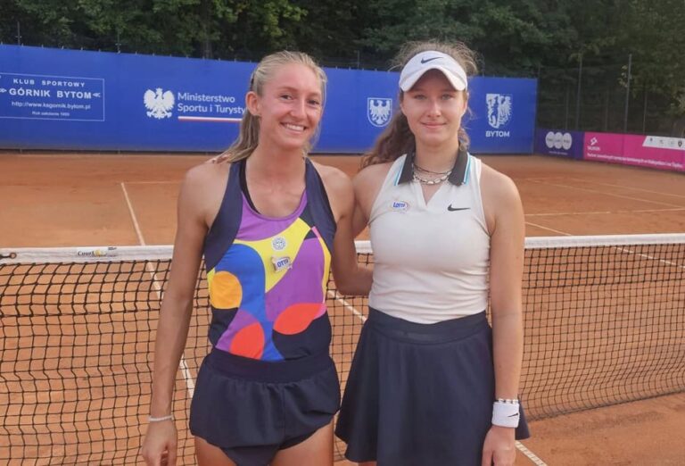 Zuzanna Pawlikowska (KS Górnik Bytom) i Weronika Ewald (Gdańska Akademia Tenisowa). Fot. Górnik Bytom