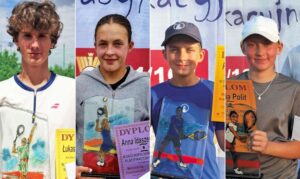Na zdjęciu od lewej zwycięzcy w grze pojedynczej w kategoriach U16 i U12: Łukasz Maliszewski, Anna Idaszewska, Patryk Żurek i Natalia Polit. Fot. Wiesław Kozica