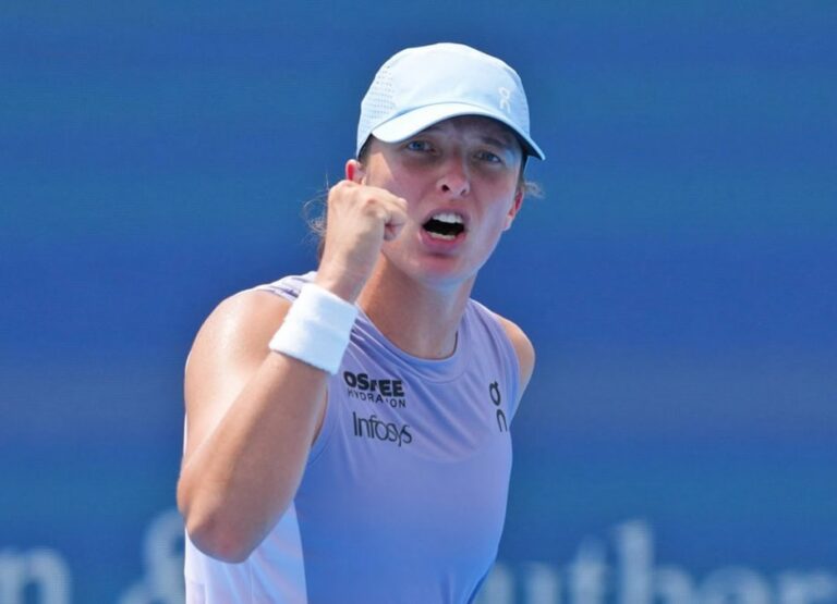 Iga Świątek awansując do półfinału Cincinnati Open 2025 już powtórzyła swój wynik z poprzedniej edycji imprezy w stanie Ohio i wciąż zachowuje szanse na zdobycie 24 w karierze tytułu mistrzowskiego w grze pojedynczej kobiet w turnieju głównego cyklu WTA Tour – 11 w imprezie rangi WTA 1000.