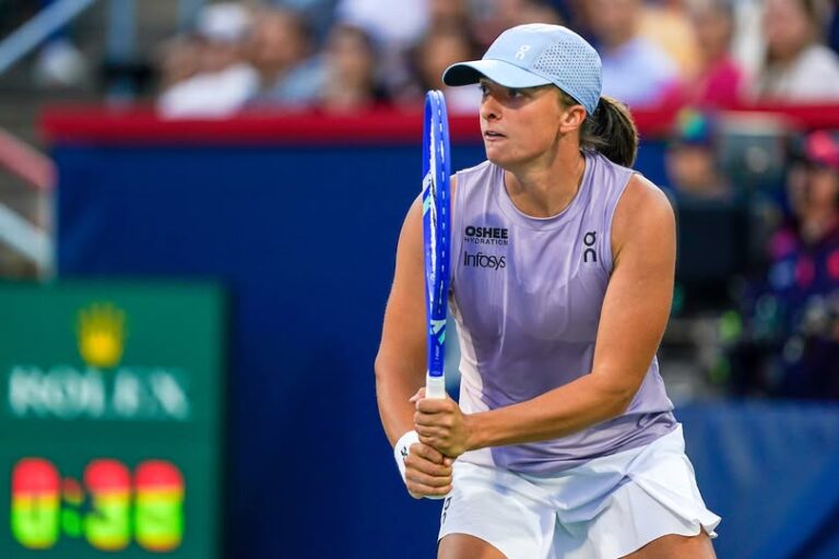 Iga Świątek pokonała Niemkę Evę Lys i awansowała do czwartej rundy turnieju WTA 1000 w Montrealu. Fot. WTA/Canadian Open 2025 Omnium Banque Nationale