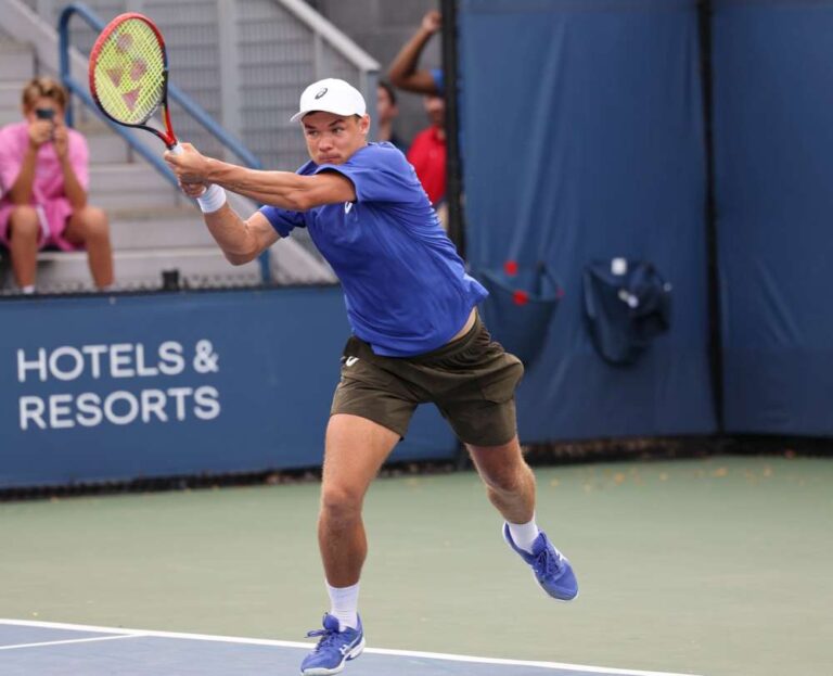 Kamil Majchrzak po zaciętym, pięciosetowym meczu wygrał w drugiej rundzie US Open z Karenem Chaczanowem. Fot. Artur Bobko