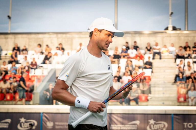 Kamil Majchrzak, który od US Open 2025 nie grał z powodu kontuzji żeber zadebiutuje w turnieju ATP 1000 w Rolex Shanghai Masters. Fot. Tomasz Barański