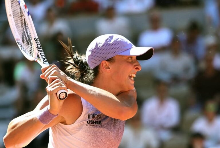 Iga Świątek, która staje przed szansą zmniejszenia trochę strat do liderki rankingu WTA Aryny Sabalenki