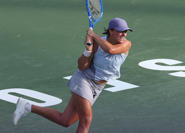 W piątkowym ćwierćfinale przeciwniczką Igi Świątek będzie zwyciężczyni ostatniego meczu 1/8 finału Barbora Krejcikova (Czechy) – Emma Raducanu (Wielka Brytania).