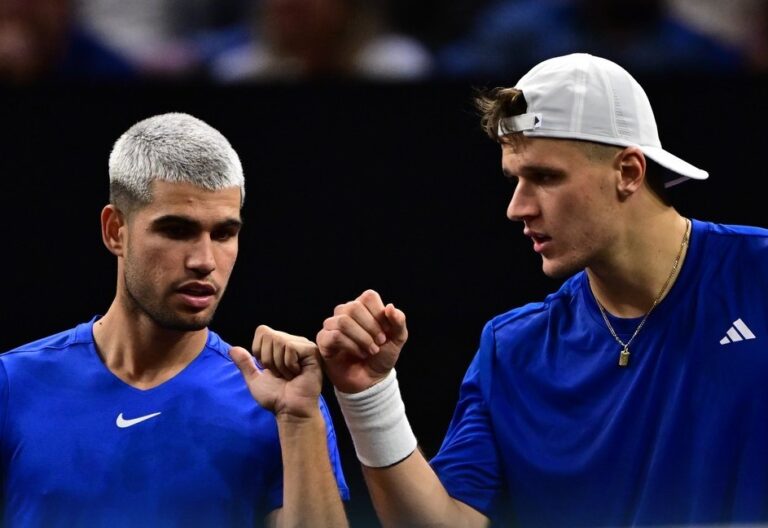 Jakub Mensik stworzył deblowy duet z liderem światowego rankingu Hiszpanem Carlosem Alcarazem. Fot. Laver Cup 2025