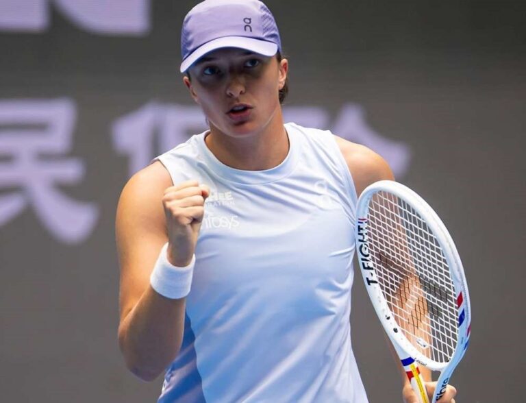 Iga Świątek (2. WTA) pewnie zameldowała się w 1/16 turnieju WTA 1000 China Open 2025 pokonując Chinkę Yuan Yue (110. WTA) 6:0, 6:3. Fot. China Open 2025/WTA Tour