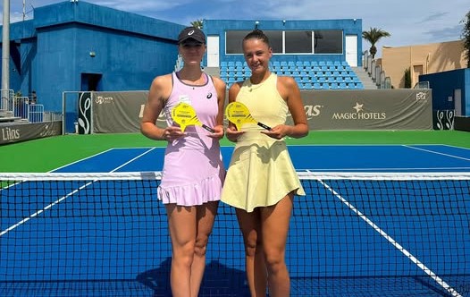 Martyna Kubka ze Słowaczką Katariną Kuzmovą wygrały turniej ITF W35 w Monastyrze w grze podwójnej. Fot. Archiwum prywatne M. Kubka
