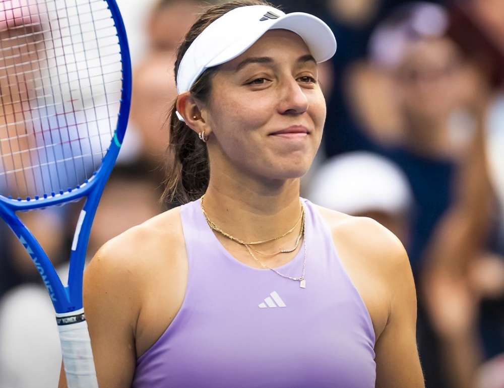Jessica Pegula po pokonaniu Emmy Raducanu 3:6, 7:6 (9), 6:0 zameldowała się w 1/8 finału, gry pojedynczej tysięcznika China Open 2025. Fot. China Open 2025
