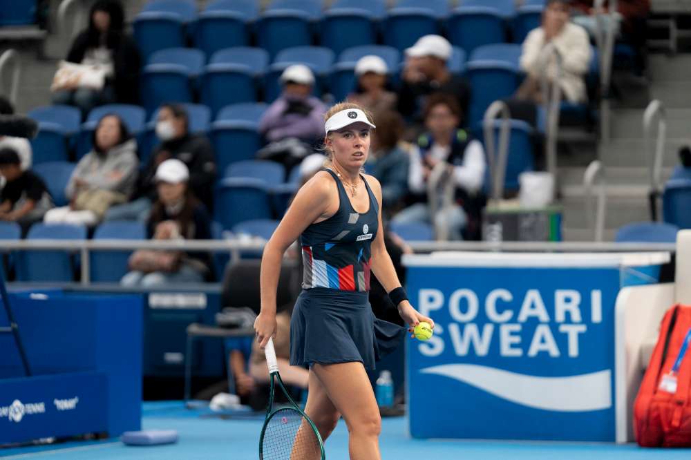 Magdalena Fręch w meczu 1/8 finału gry pojedynczej imprezy WTA 1000 Wuhan Open 2025 przegrała z Niemką Laurą Siegemund. Fot. Tomasz Barański