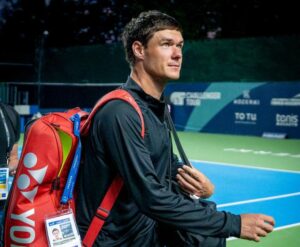 Kamil Majchrzak przegrał w drugiej rundzie turnieju ATP 250 BNP Paribas Nordic Open 2025 w Sztokholmie. z amerykańskim tenisistą czeskiego pochodzenia Sebastianem Kordą. Fot. Tomasz Barański