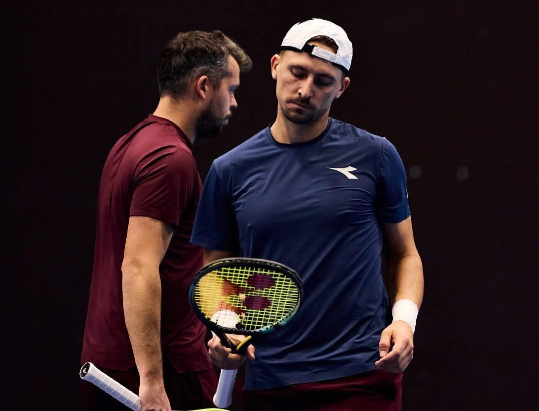 Jan Zieliński i Adam Pavlasek zagrają o tytuł w Bazylei. Fot. Swiss Indoors Basel 2025/ATP Tour