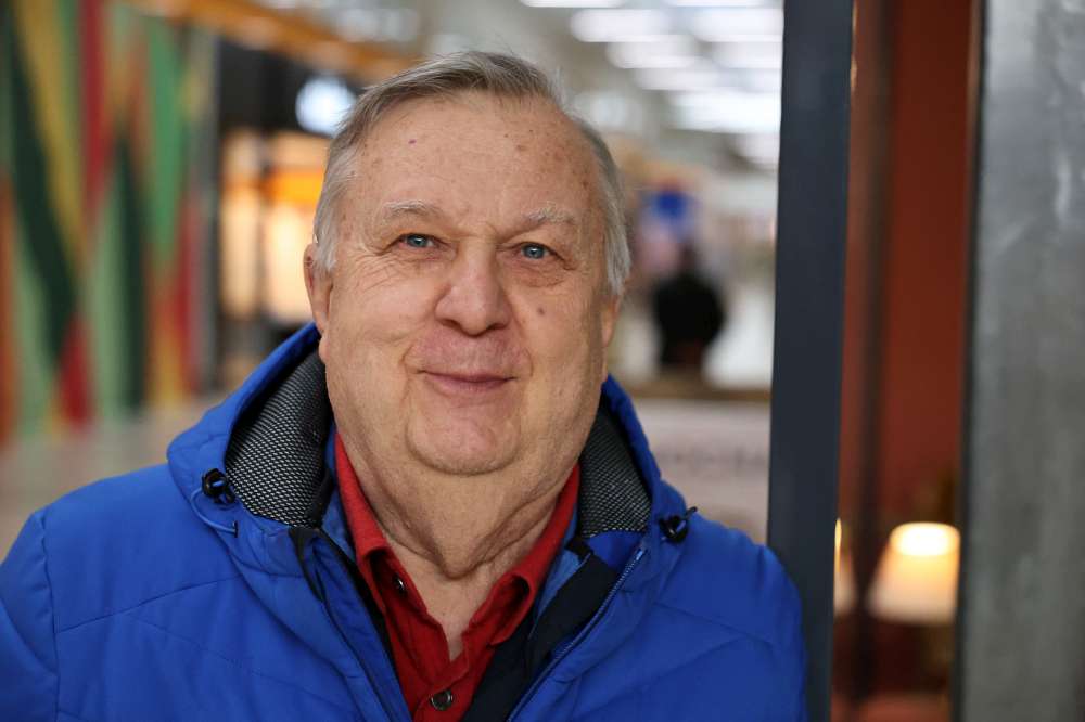 - Mój debiut w Barcelonie był dla mnie szokiem, bo nigdy wcześniej nawet nie siedziałem na stanowisku komentatorskim - wspomina Karol Stopa. Fot. Archiwum prywatne K. Stopa